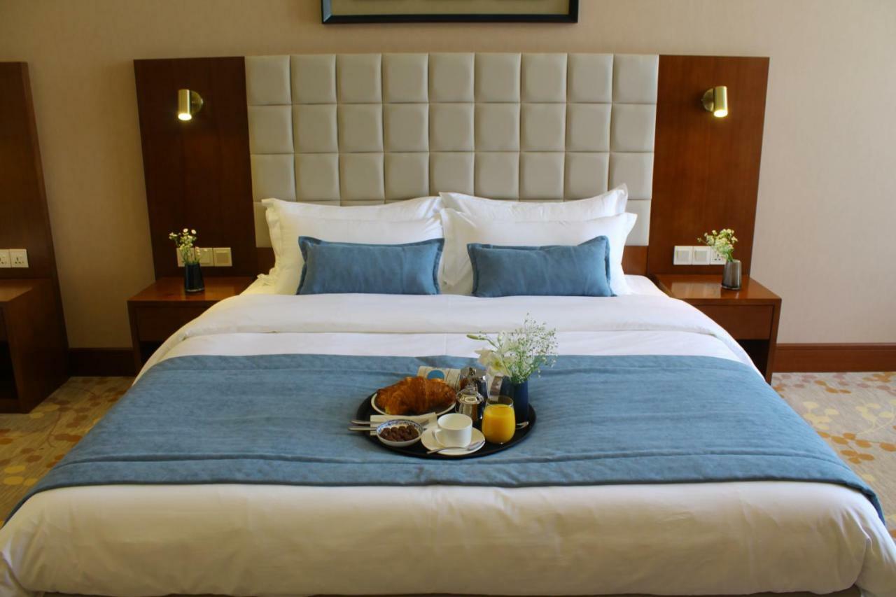 Horizont Hotel Tbilisi Bagian luar foto