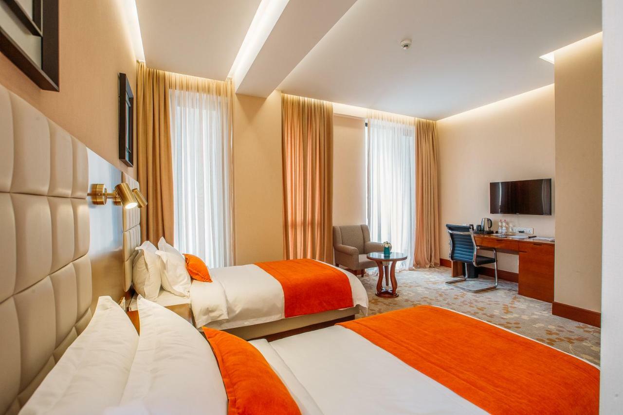 Horizont Hotel Tbilisi Bagian luar foto