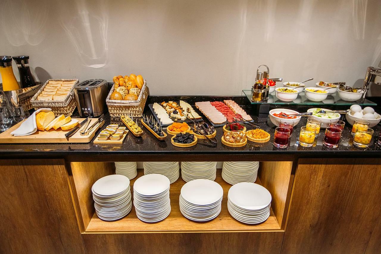 Horizont Hotel Tbilisi Bagian luar foto
