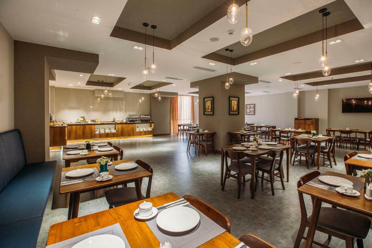 Horizont Hotel Tbilisi Bagian luar foto