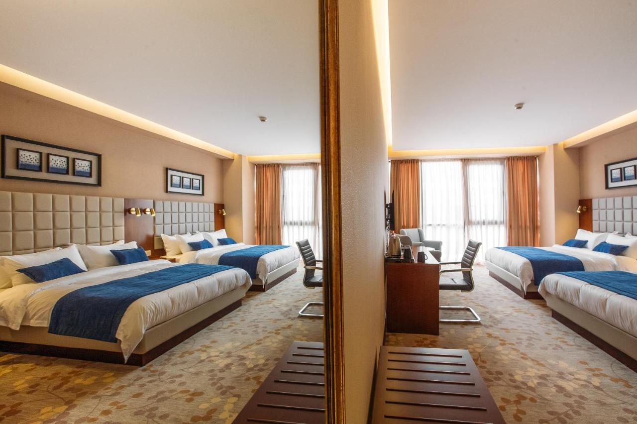 Horizont Hotel Tbilisi Bagian luar foto