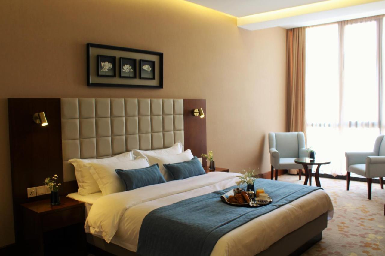 Horizont Hotel Tbilisi Bagian luar foto