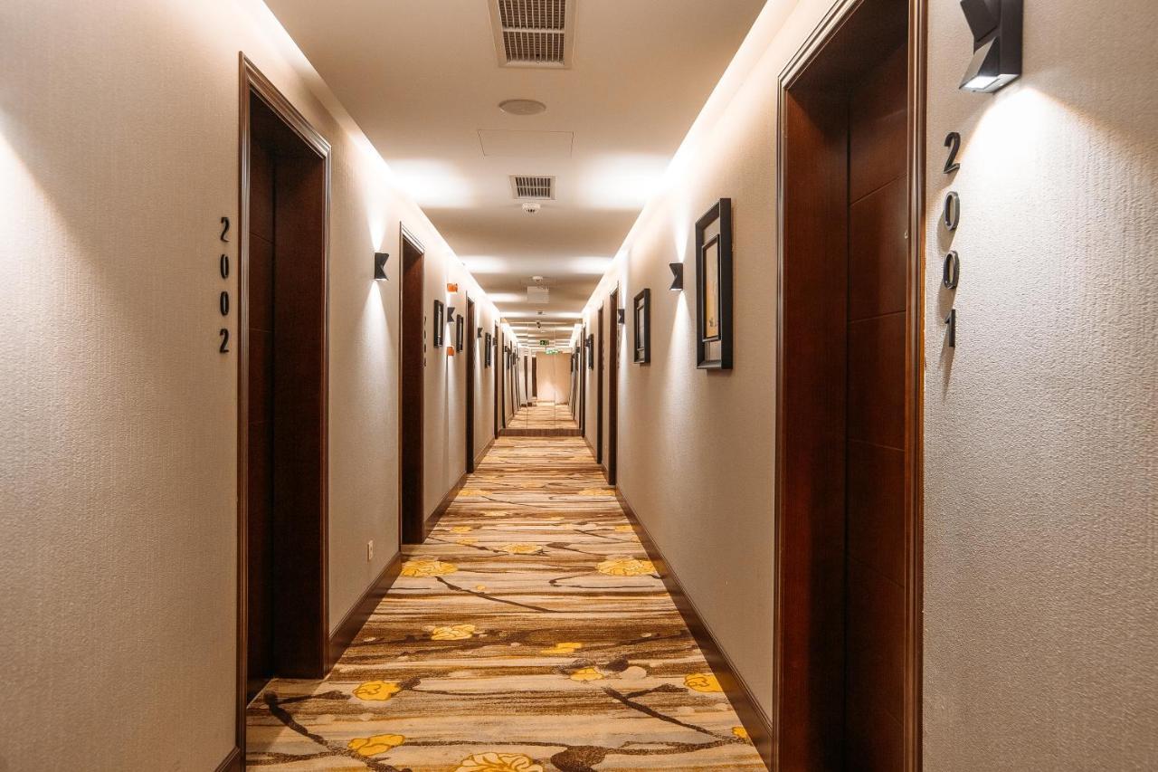 Horizont Hotel Tbilisi Bagian luar foto