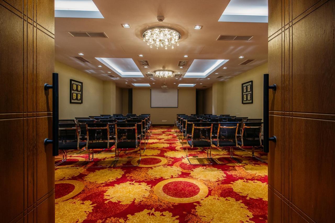 Horizont Hotel Tbilisi Bagian luar foto